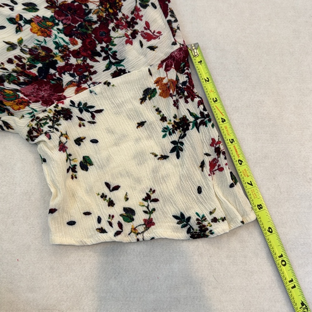 LUQ Rhee Tie Front Top Blouse V Neck Floral Off White Green Pink Women's Size S - Picture 10 of 10